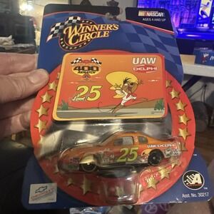 2002 Joe Nemechek UAW Delphi NASCAR Winner's Circle 1:64 Diecast‎